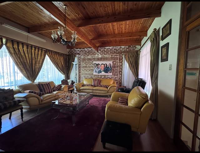 5 BEDROOM HOUSE FOR SALE IN CONSTANTIA PARK